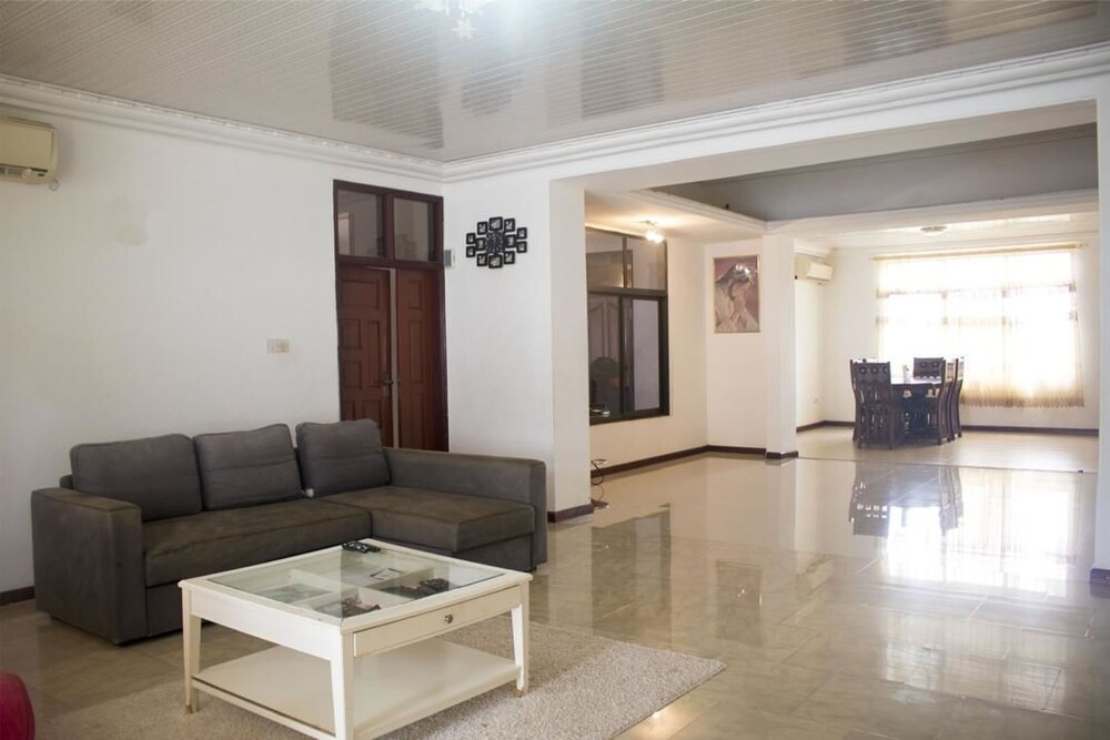 Sara's place — hotel in Tema