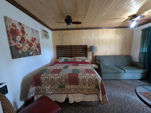 Squaw Valley Motel Room 2 - photo 2