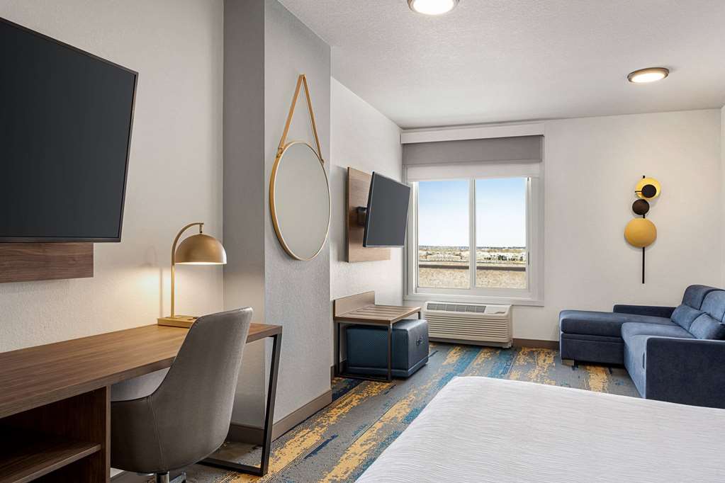 La Quinta Inn & Suites by Wyndham Denver Parker - photo 40