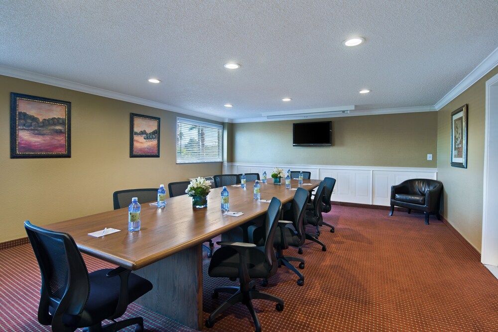 Oxnard Inn Lancaster - photo 50