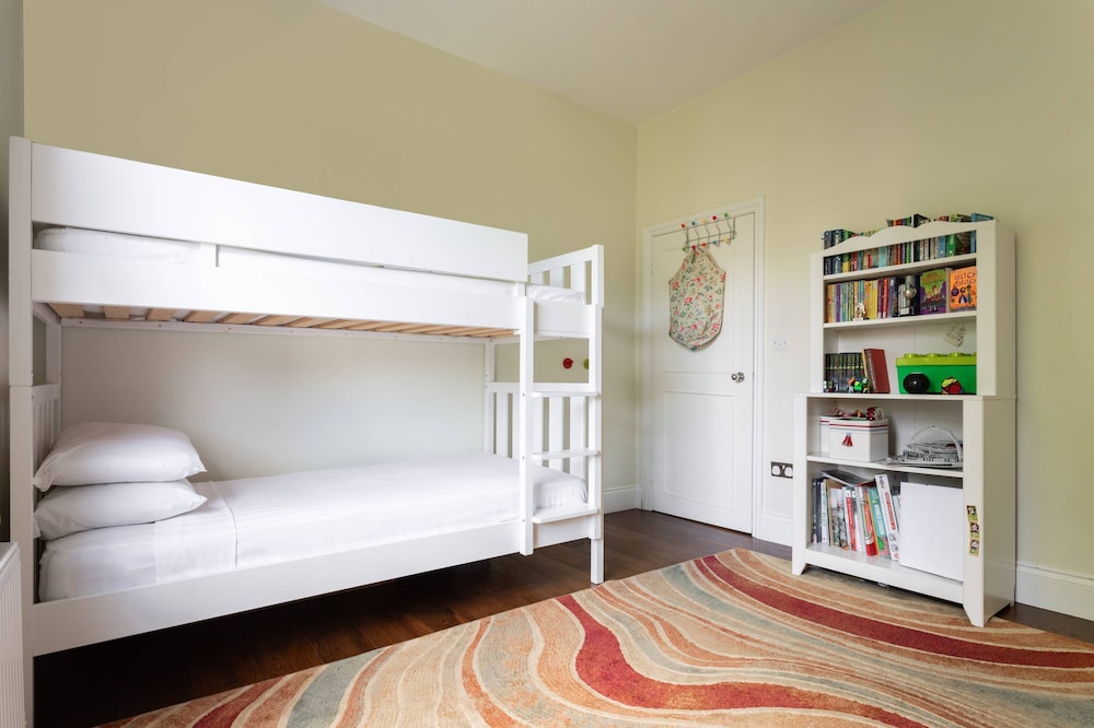 Bassett Road XII by Onefinestay — 4-Star Luxury Hotel in London, United Kingdom