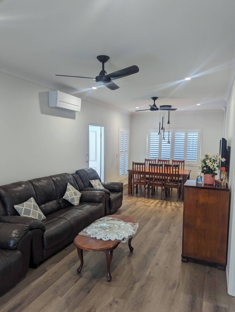 Immaculate 2 Beds Entire House Chermside Brisbane — 4-Star Luxury Hotel in Brisbane, Australia