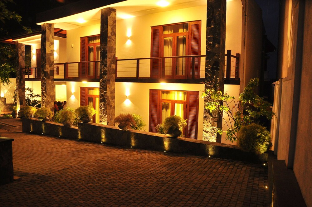 The Roxbury — hotel in Sri Jayewardenepura Kotte