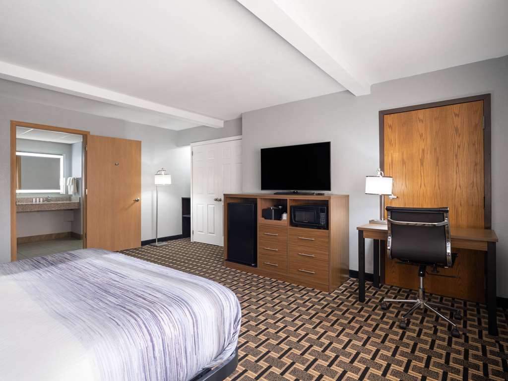 AmericInn by Wyndham Woodstock IL - photo 8