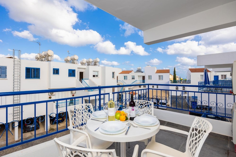 GE Harbour Apartment 24