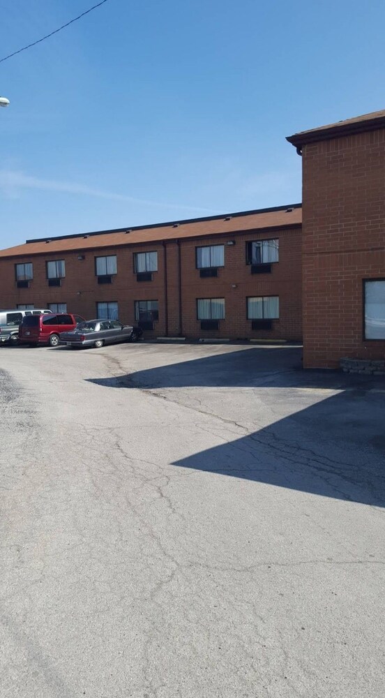 Country Hearth Inns & Suites Fort Wayne - photo 5