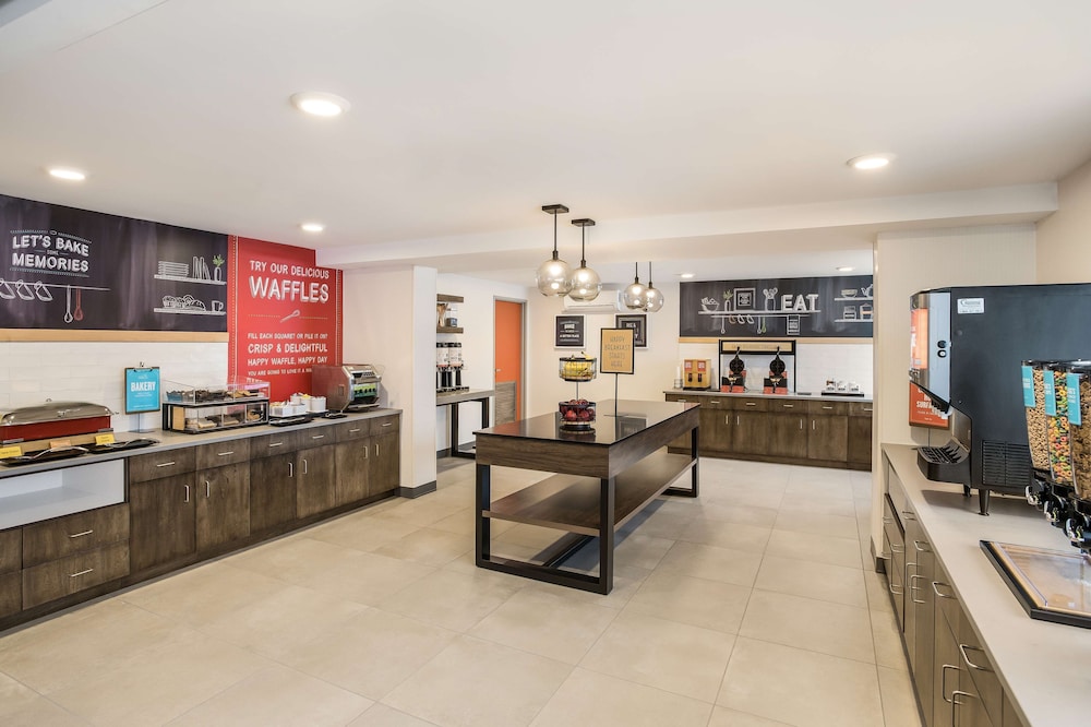 Hampton Inn & Suites Houghton - photo 26