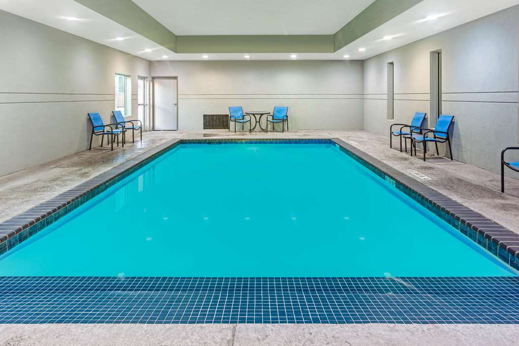 La Quinta Inn & Suites by Wyndham Lubbock South - photo 12