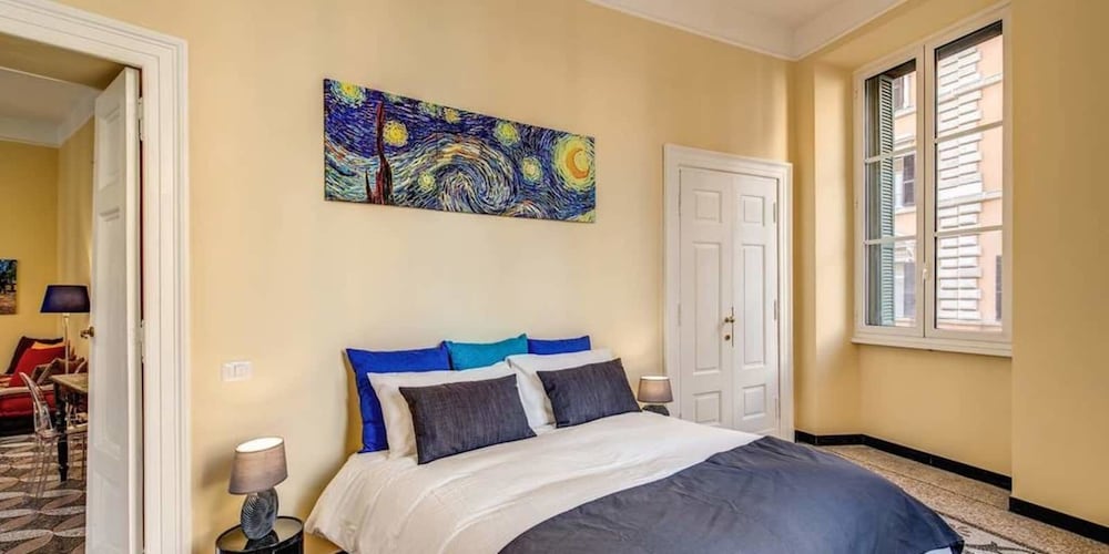 Cavour Colosseum with Balcony — 4-Star Luxury Hotel in Rome, Italy