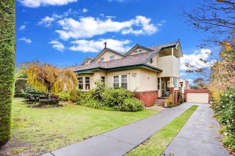Mornington Bed And Breakfast — 4-Star Luxury Hotel in Melbourne, Australia