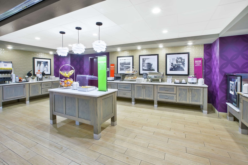 Hampton Inn & Suites Oakwood Village Cleveland - photo 20