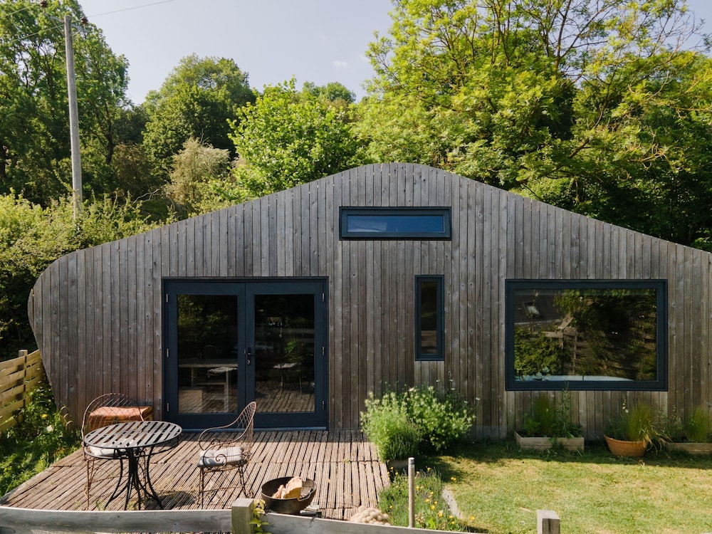 Two unique cabins wrapped in beautiful welsh scenery — 4-Star Luxury Hotel in Presteigne, United Kingdom