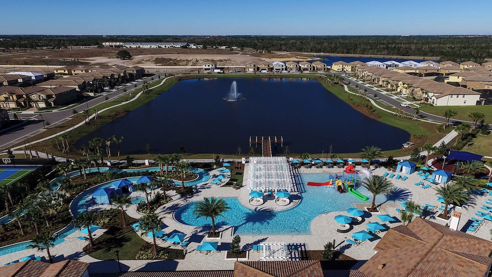 Family friendly Oasis With Game Room & Pool - photo 35