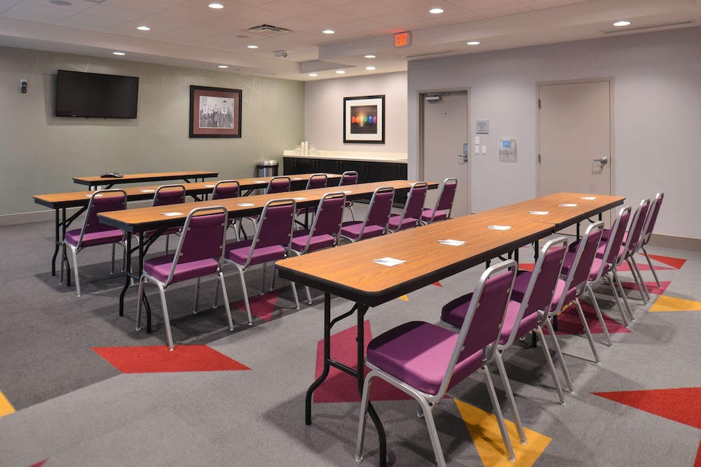 Hampton Inn & Suites Ames - photo 44