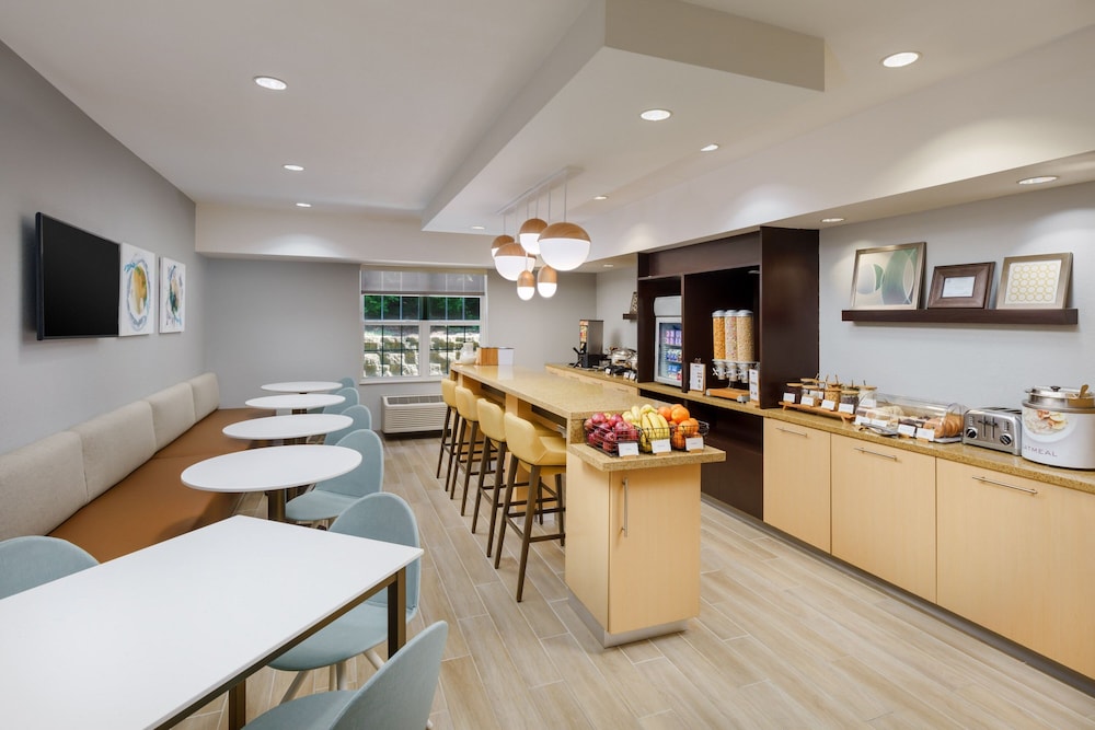 TownePlace Suites by Marriott Manchester - photo 31