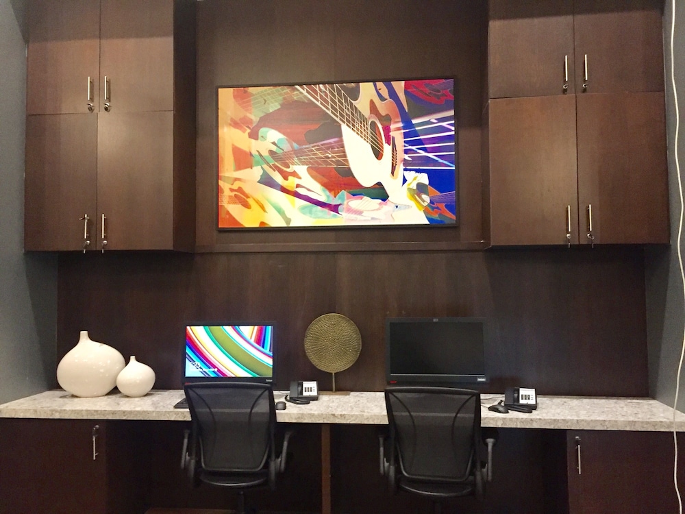 Hampton Inn & Suites Downtown St. Paul - photo 75