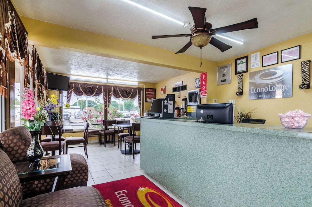 Econo Lodge Winfield — Winfield — photo 4