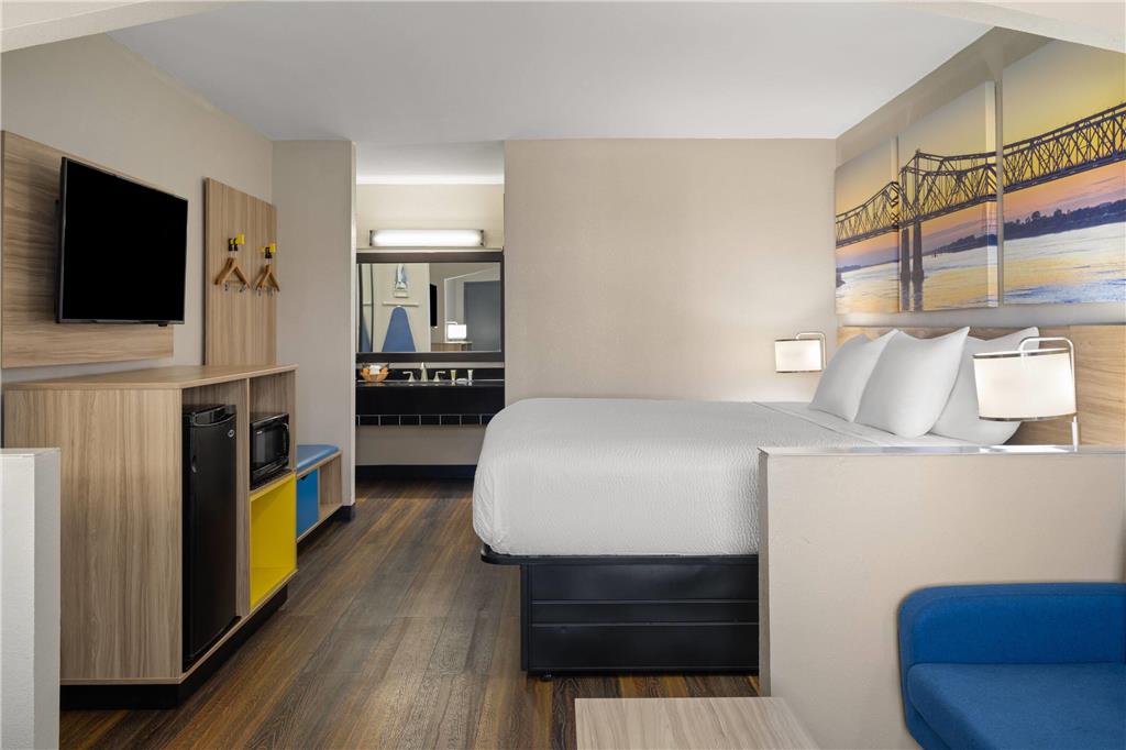 Days Inn & Suites by Wyndham Byram - photo 11