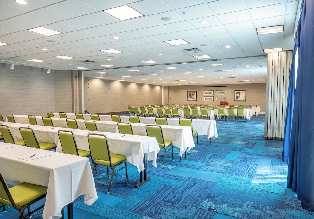 Holiday Inn & Suites Virginia Beach North Beach by IHG - photo 86