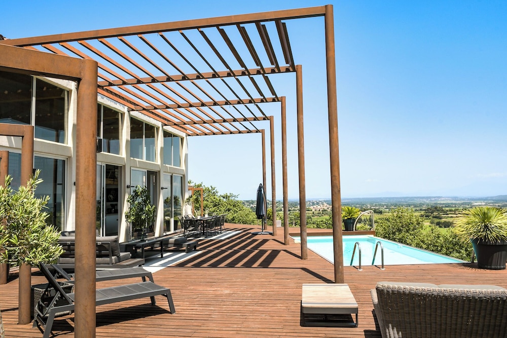 Les Hauts d’Avignon in Rochefort-Du-Gard, France