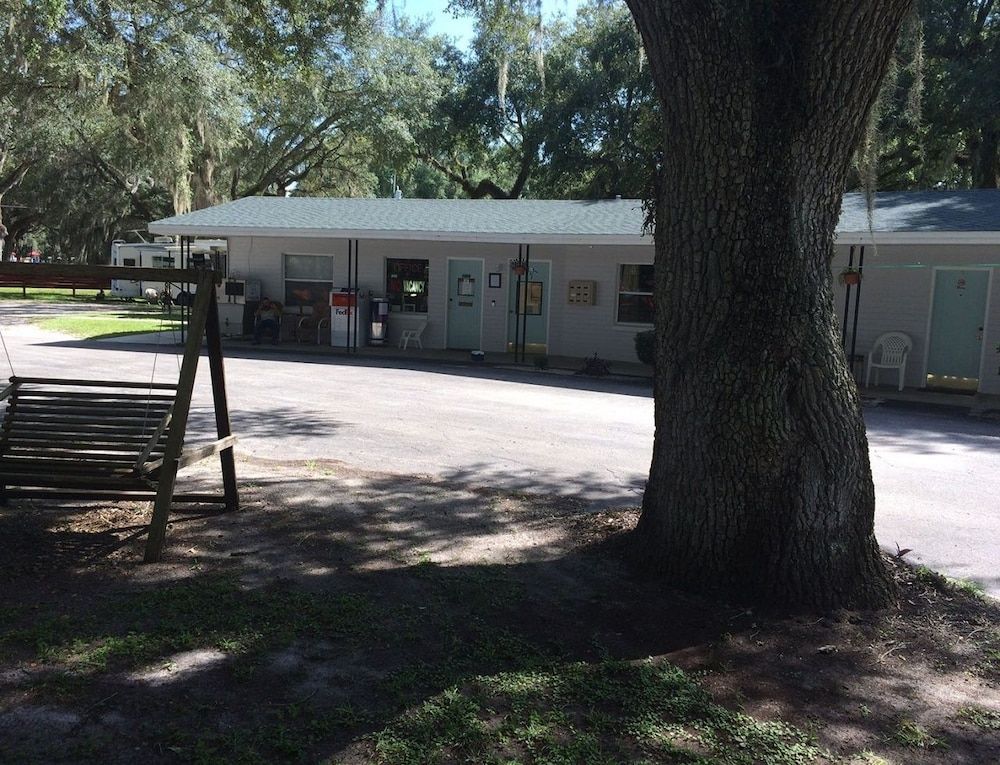 Cindys Motel - photo 5