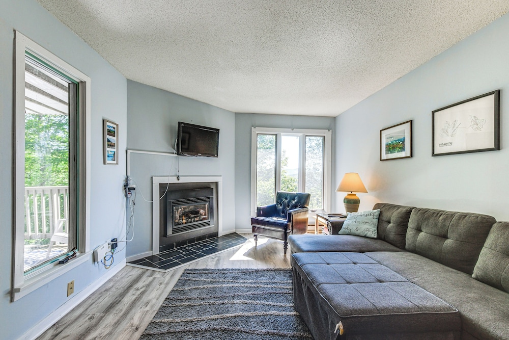 1 2 Mi To Sugarbush Resort Condo W Deck — Warren