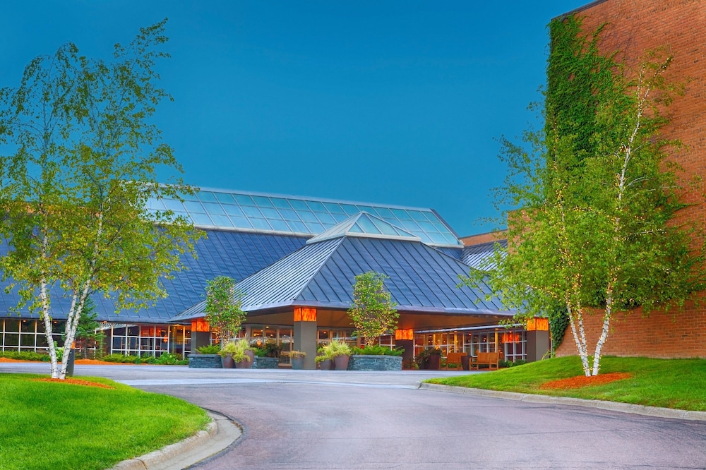 Crowne Plaza Minneapolis West an IHG Hotel - featured photo