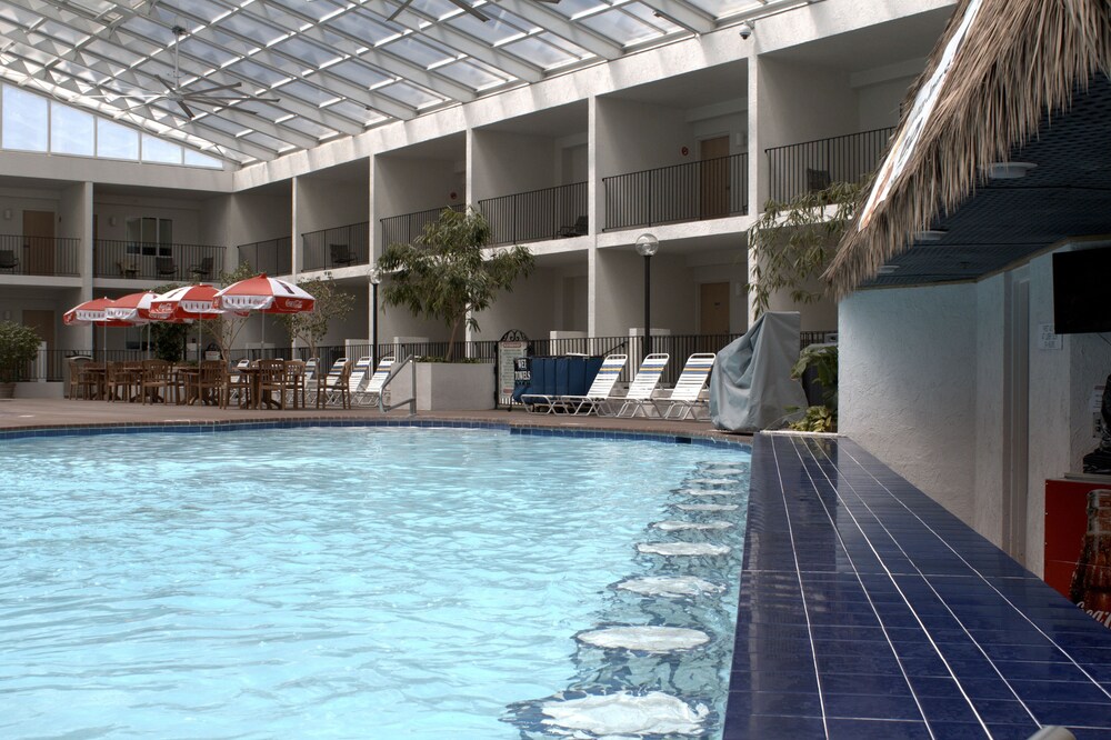 Adventureland Inn - photo 6