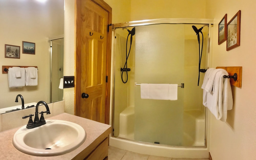 Mountain Shadows Resort - photo 14