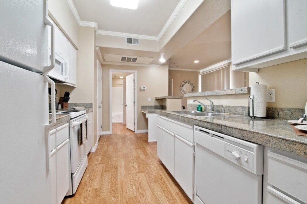 Global Luxury Suites in Cupertino - photo 11