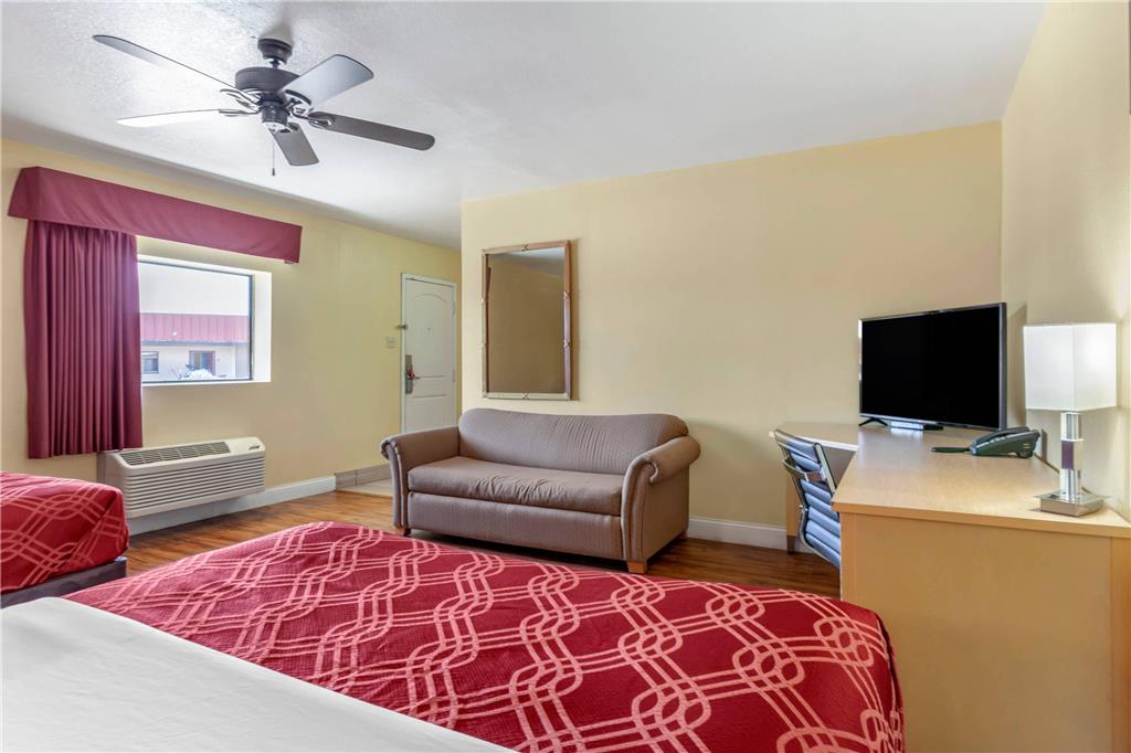 Econo Lodge Clovis - photo 12