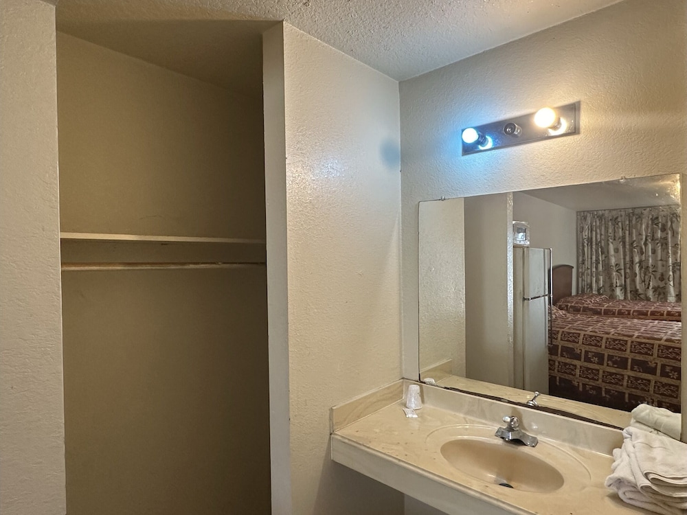 Travel Inn By OYO La Marque Texas City I 45 - photo 16