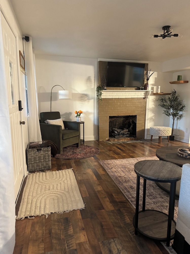 Charming May Street Retreat - photo 19