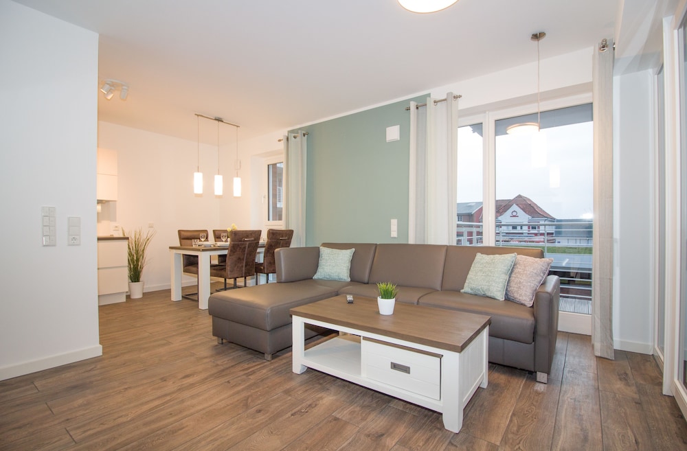 Wohnen am Yachthafen W25 — 4-Star Luxury Hotel in Cuxhaven, Germany