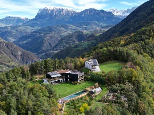 Villa Collina Verde — 4-Star Luxury Hotel in Bolzano, Italy