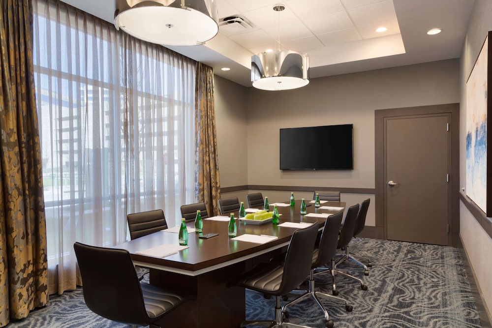 Embassy Suites by Hilton The Woodlands at Hughes Landing - photo 35