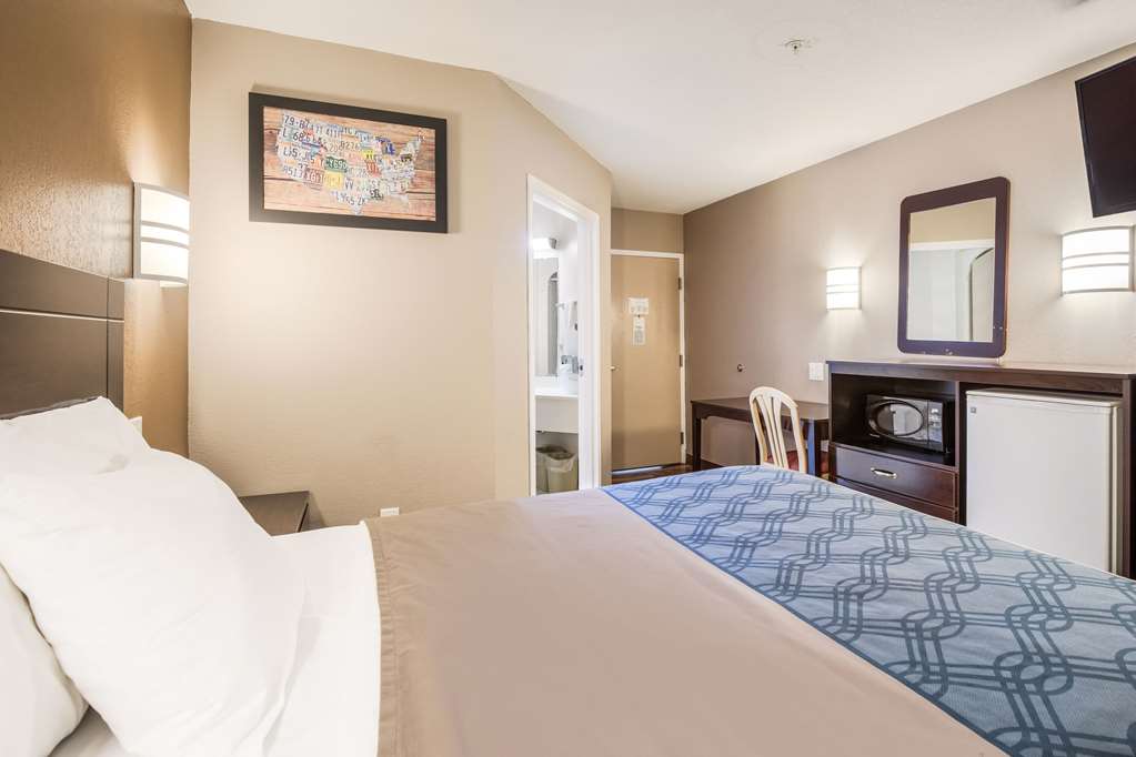 Econo Lodge Morristown - photo 14