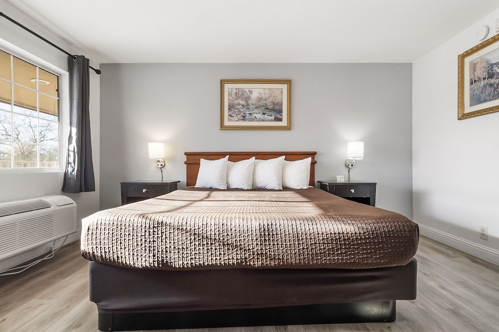 Grace Light Inn - photo 11