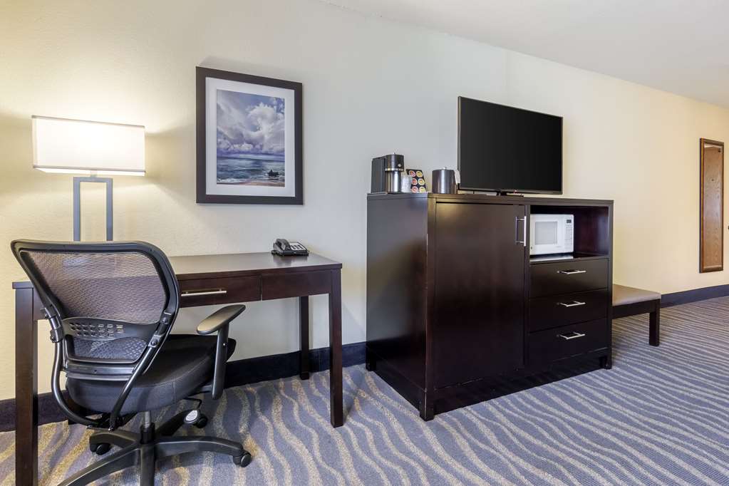 Best Western Plus Edmonds Harbor Inn - photo 35