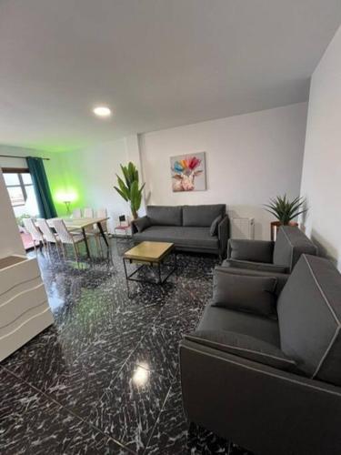 3 Dormitorios. Terraza. Bus Stop in Los Realejos, Spain