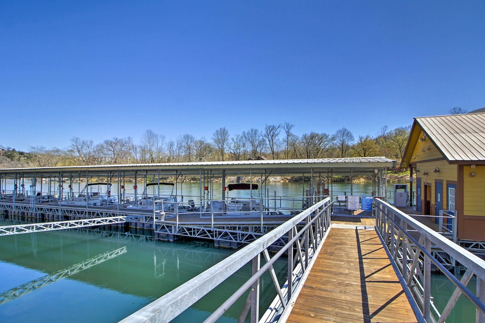 Branson Resort Condo w Lake Taneycomo Access - photo 7