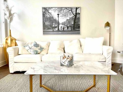 Spacious 2 Bedroom Venice Beach Villa — 4-Star Luxury Hotel in Los Angeles, United States