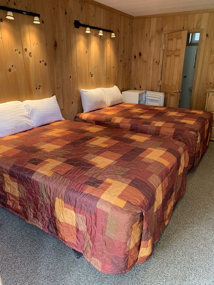Whippoorwill Motel & Campsites - photo 2
