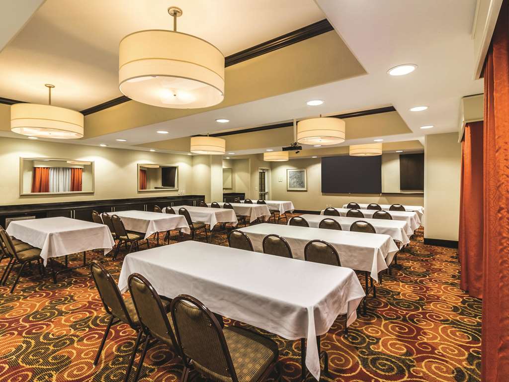La Quinta Inn & Suites by Wyndham Fargo Medical Center - photo 28