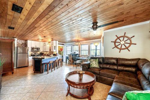 Captains Quarters 3 Comm Pools Pet Friendly - last minute hotel in Destin