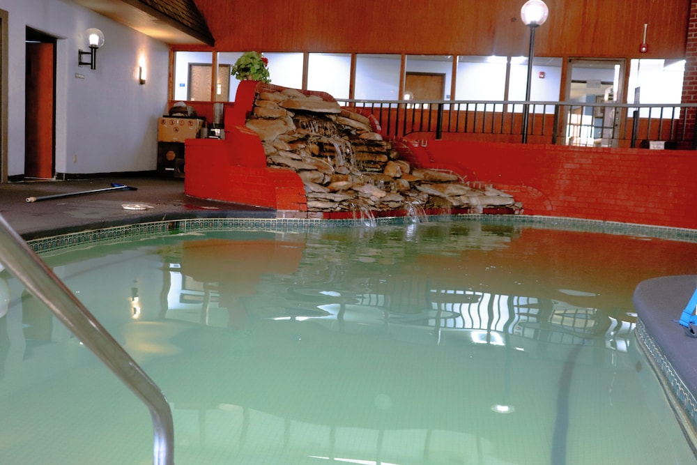 Apple Tree Inn and Suites - photo 19