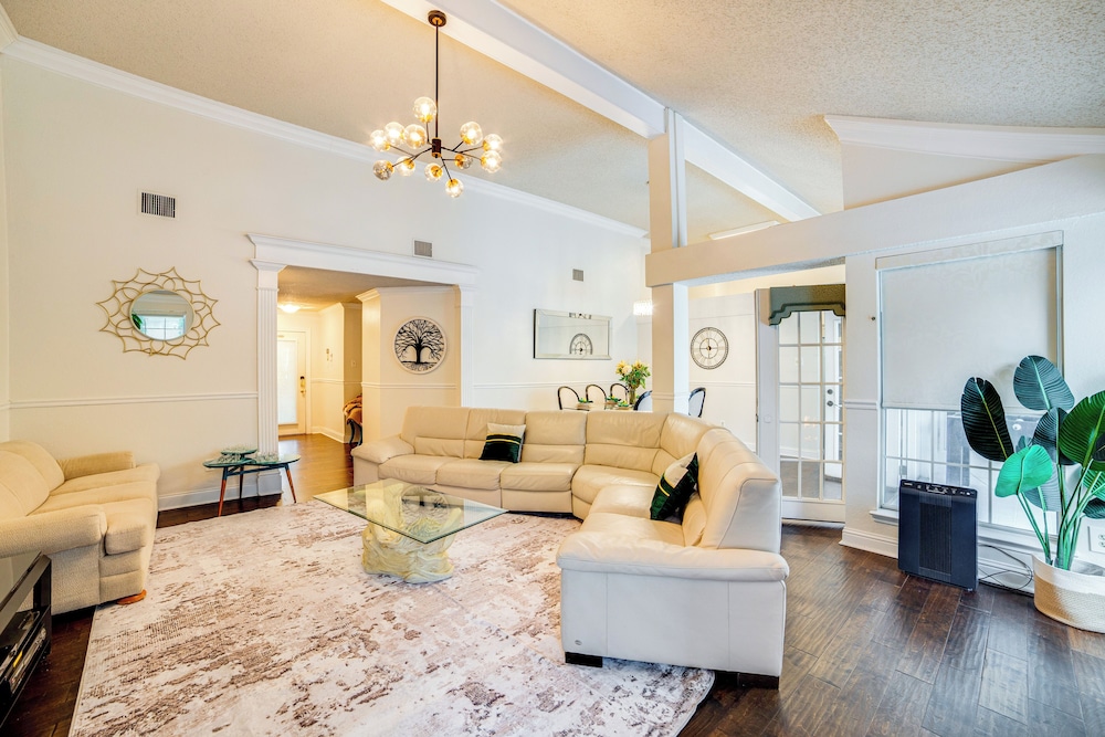 Lake View Rowlett Escape with Fire Pit and Games — 4-Star Luxury Hotel in Rowlett, United States