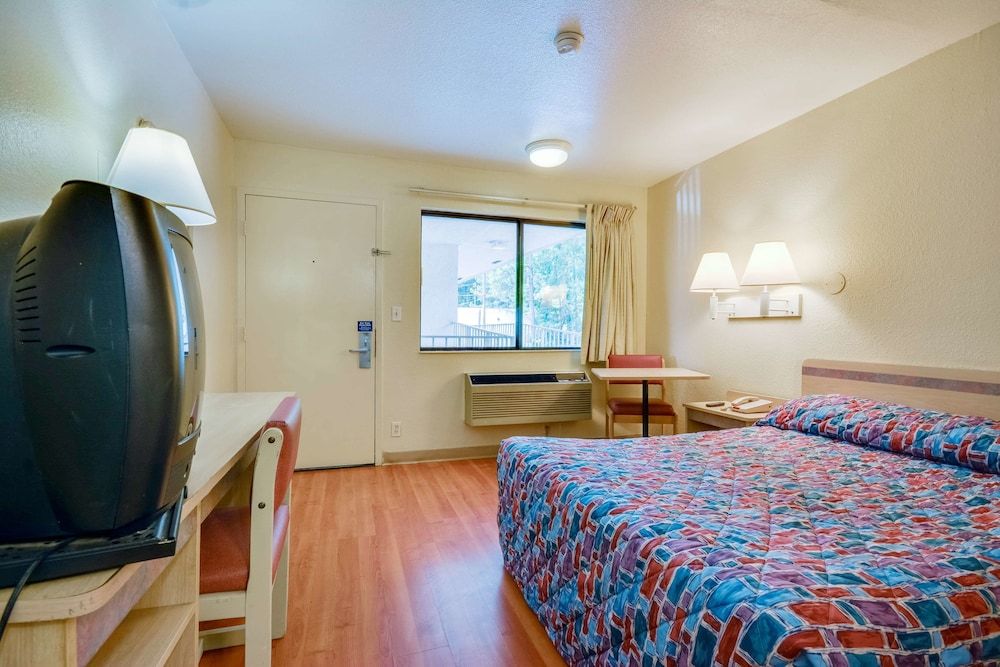 Motel 6 Tuscaloosa - photo 3