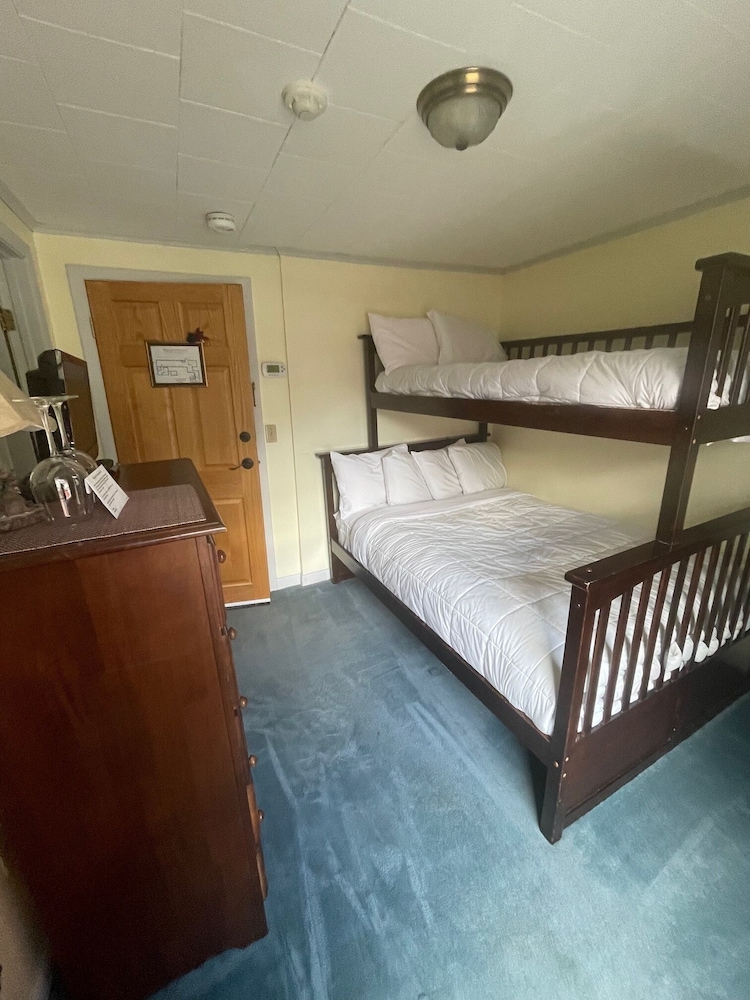The Vermont Inn - photo 44