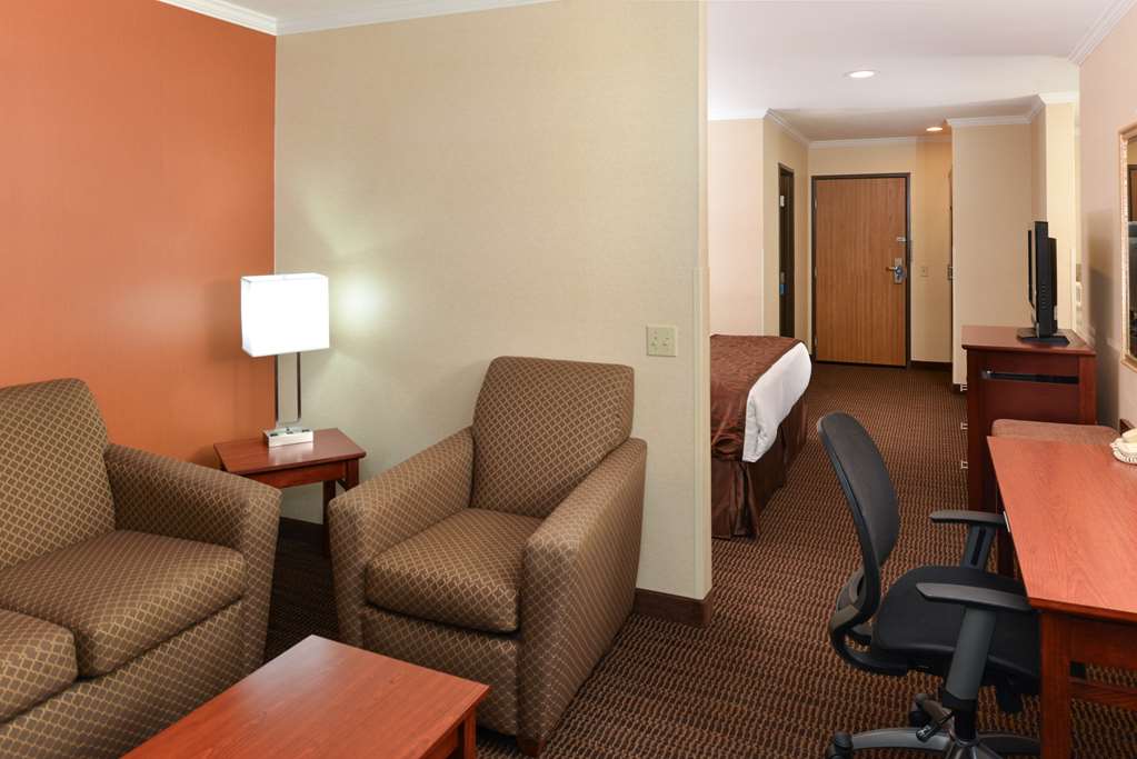 Best Western Plus Landmark Inn - photo 11